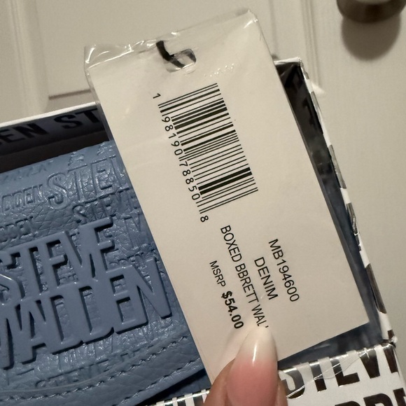 Steve Madden Blue Embossed Wallet - Picture 5 of 5